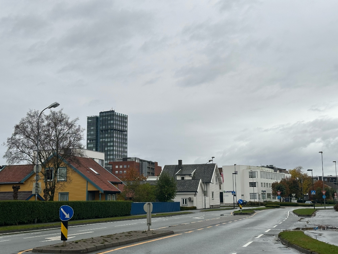 Bryne Hoyblokk Hoyhus Illustrasjon Avvik Illustrasjonsfoto høyhus Bryne for å vise hva som kan skje når deg gis dispensasjoner - men, det er trolig ikke gitt i dette tilfelelt