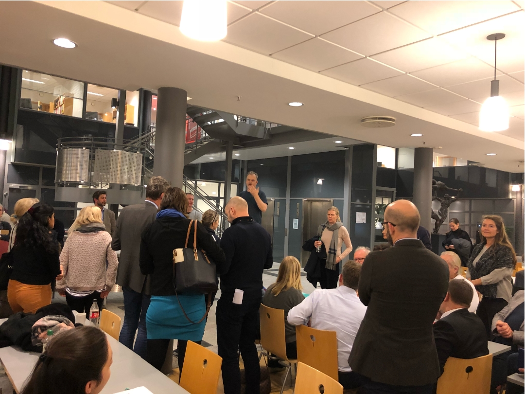 Deliberativt Demokrati Illustrasjon Illustrasjon av en forsamling mennesker som kunne tenkes å ta beslutninger i et deliberativt demokrati