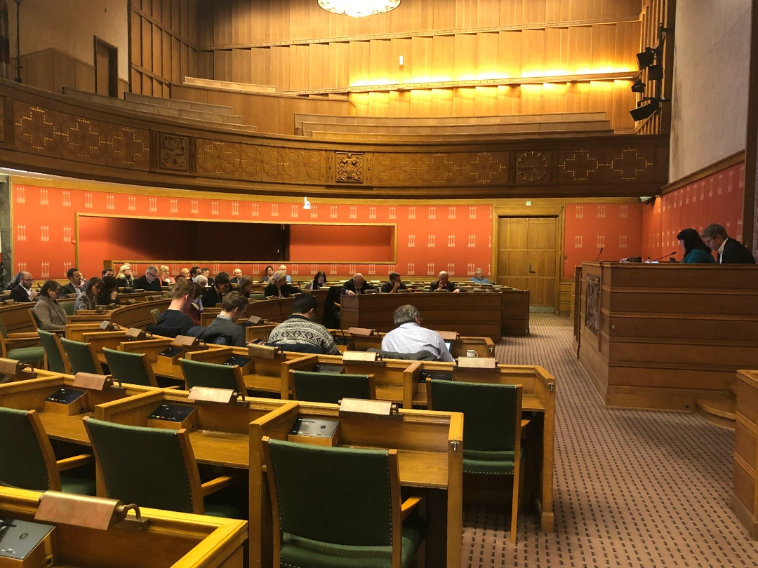 Bystyresalen i Oslo og mange andre saler for folkeforsamlinger er preget av uærlighet og uredelighet