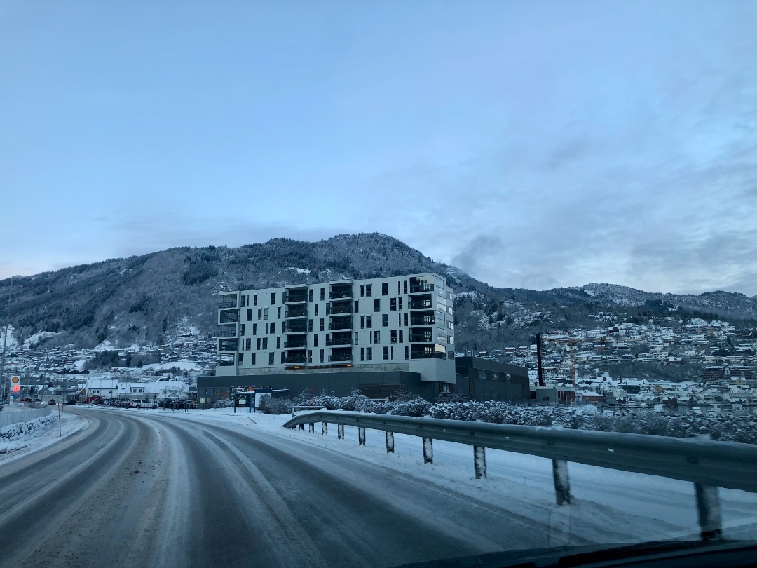 Bilde fra Sogndal kommune som utvikler seg etter lokale beslutninger med støtte i Grunnloven Foto Christian Sømme