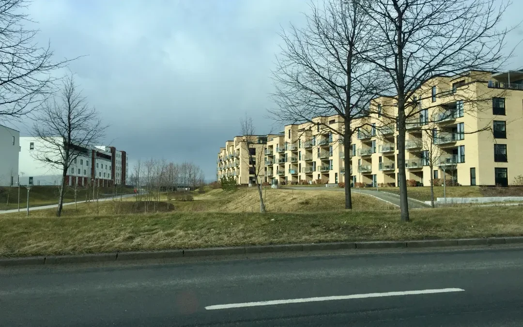 Hvorfor forsvarer norske embetsfolk politikernes beslutninger?