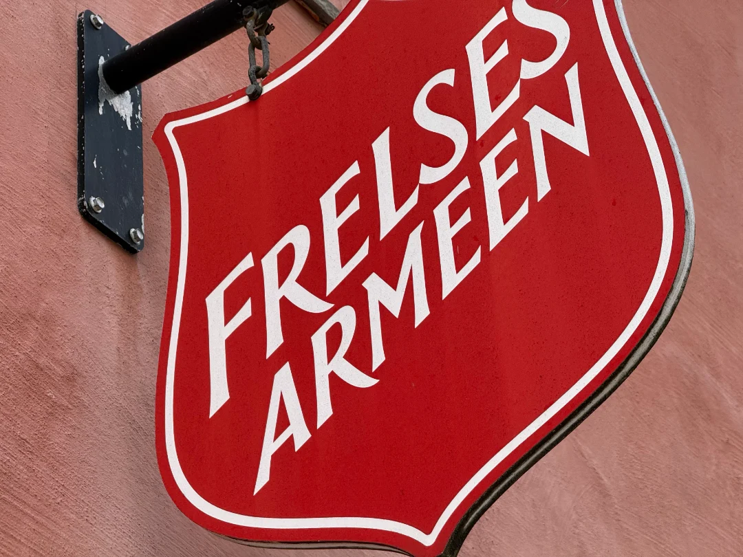 Frelsesarmeen GCNGO Frelsesarmeen er en GCNGO som med offentlig støtte driver kommersiell virksomhet i konkurranse med private